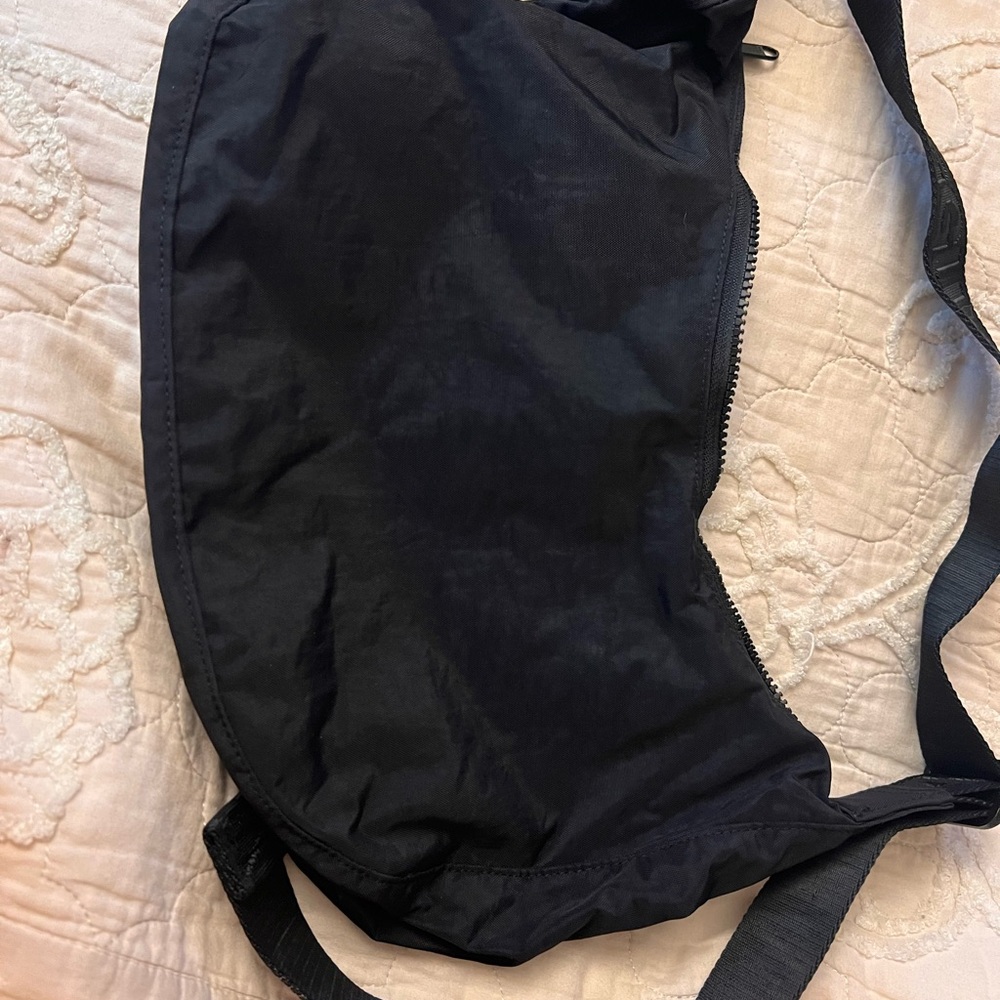 Baggu Medium crescent used 1x brand new without tags